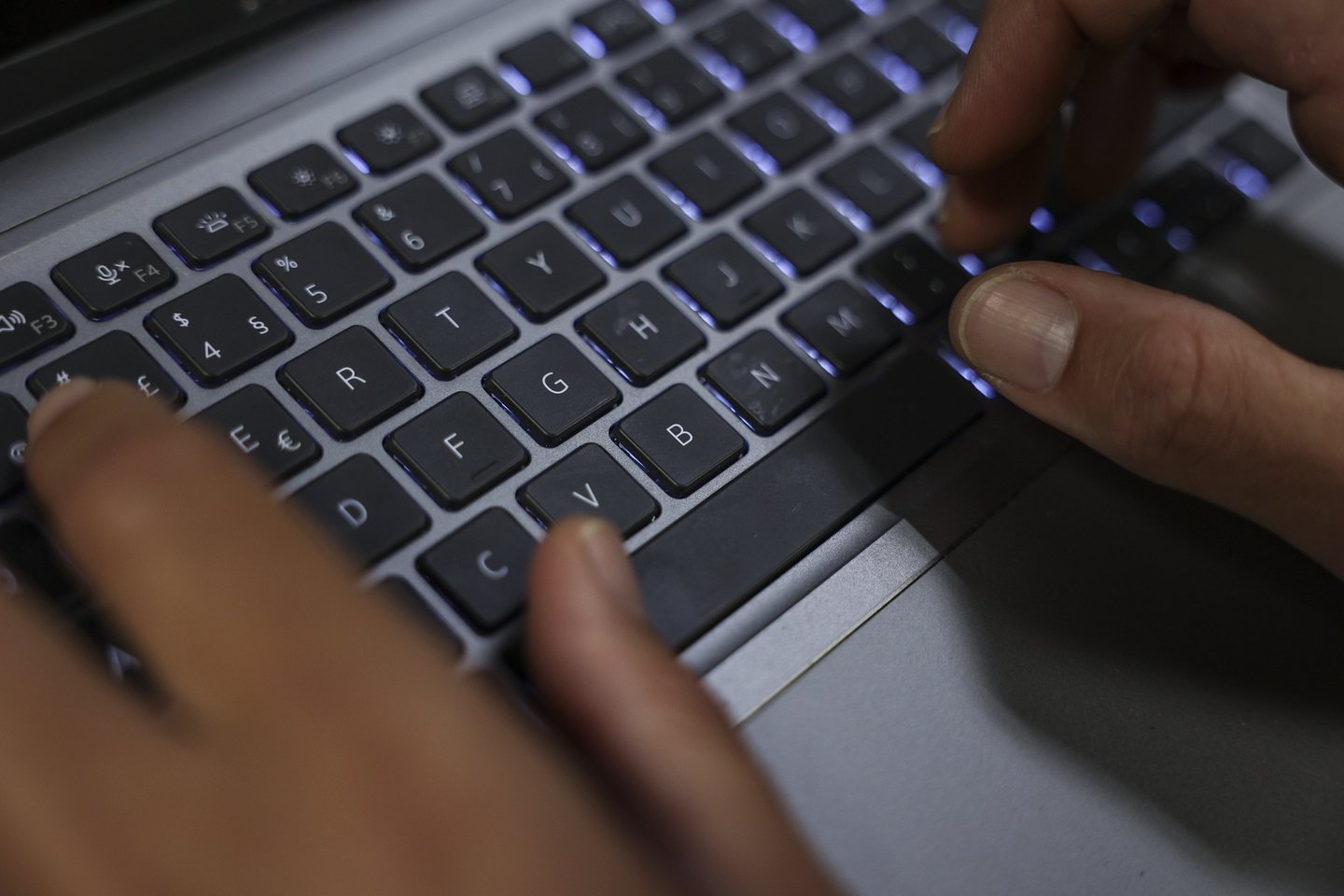 Internet. Abuso sexual online de menores subiu 125% em 2025