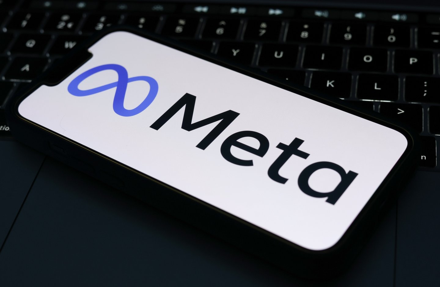 Meta investe 8 mil milhões em central de dados fora dos EUA