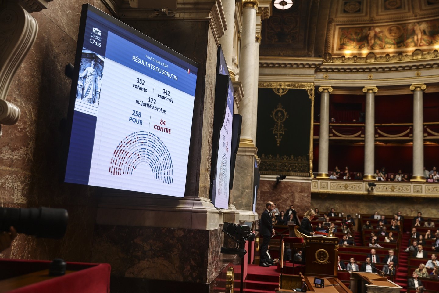 França proíbe acesso às redes sociais a menores de 15 anos