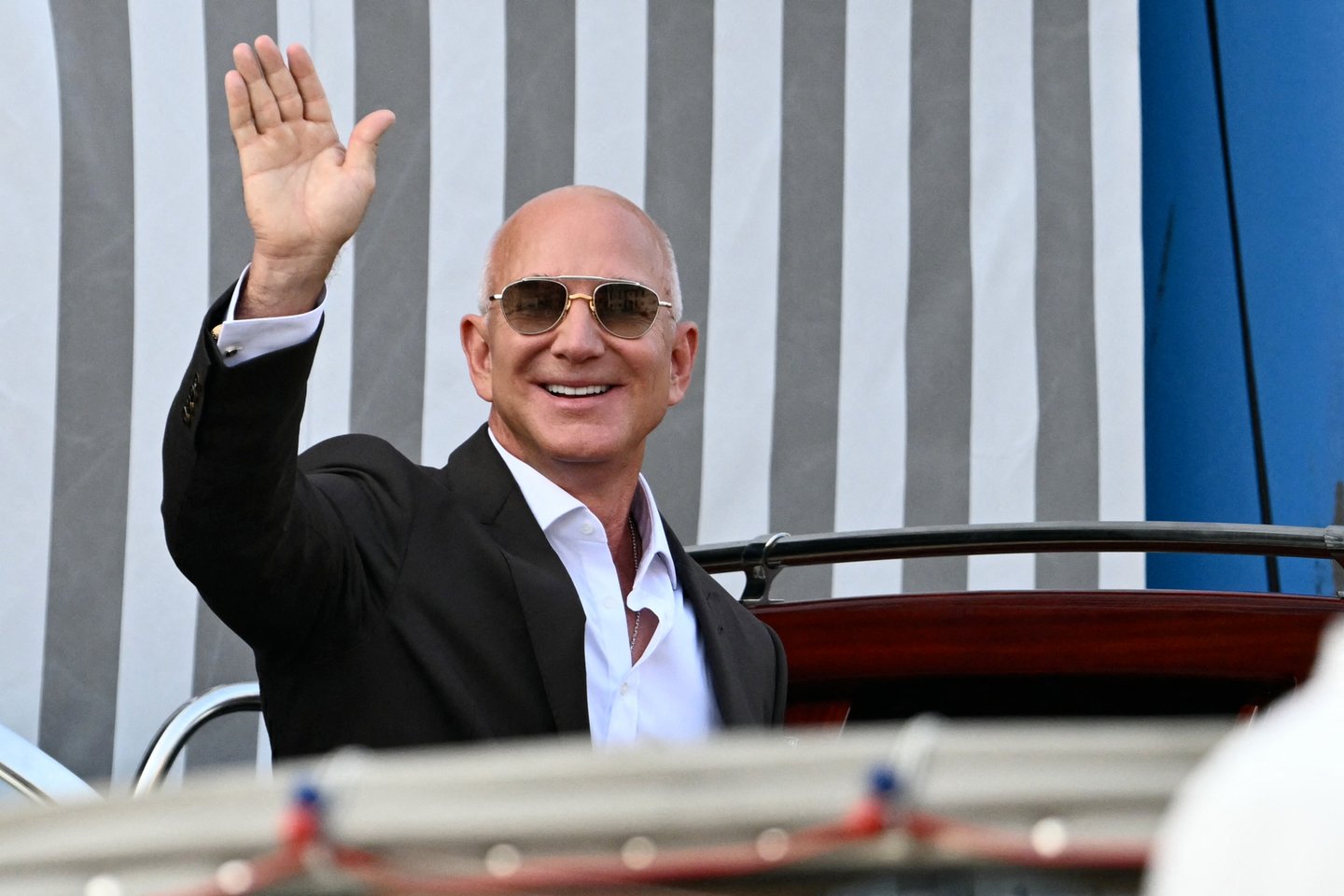 Bezos abordado para comprar parte do Liverpool