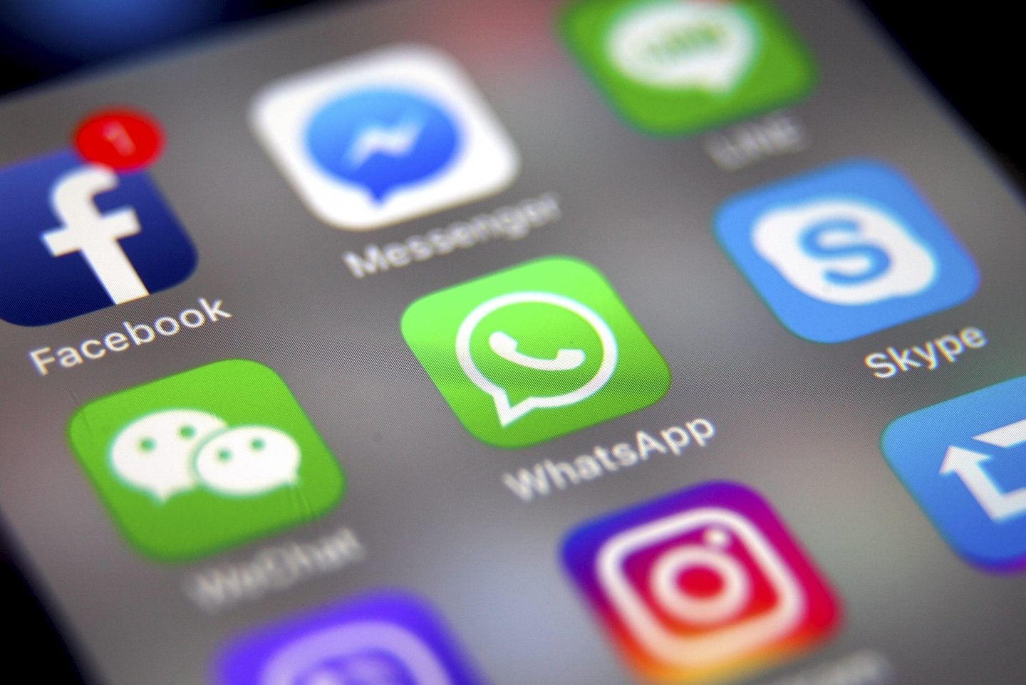 Fake news com IA sobem para 18% em julho