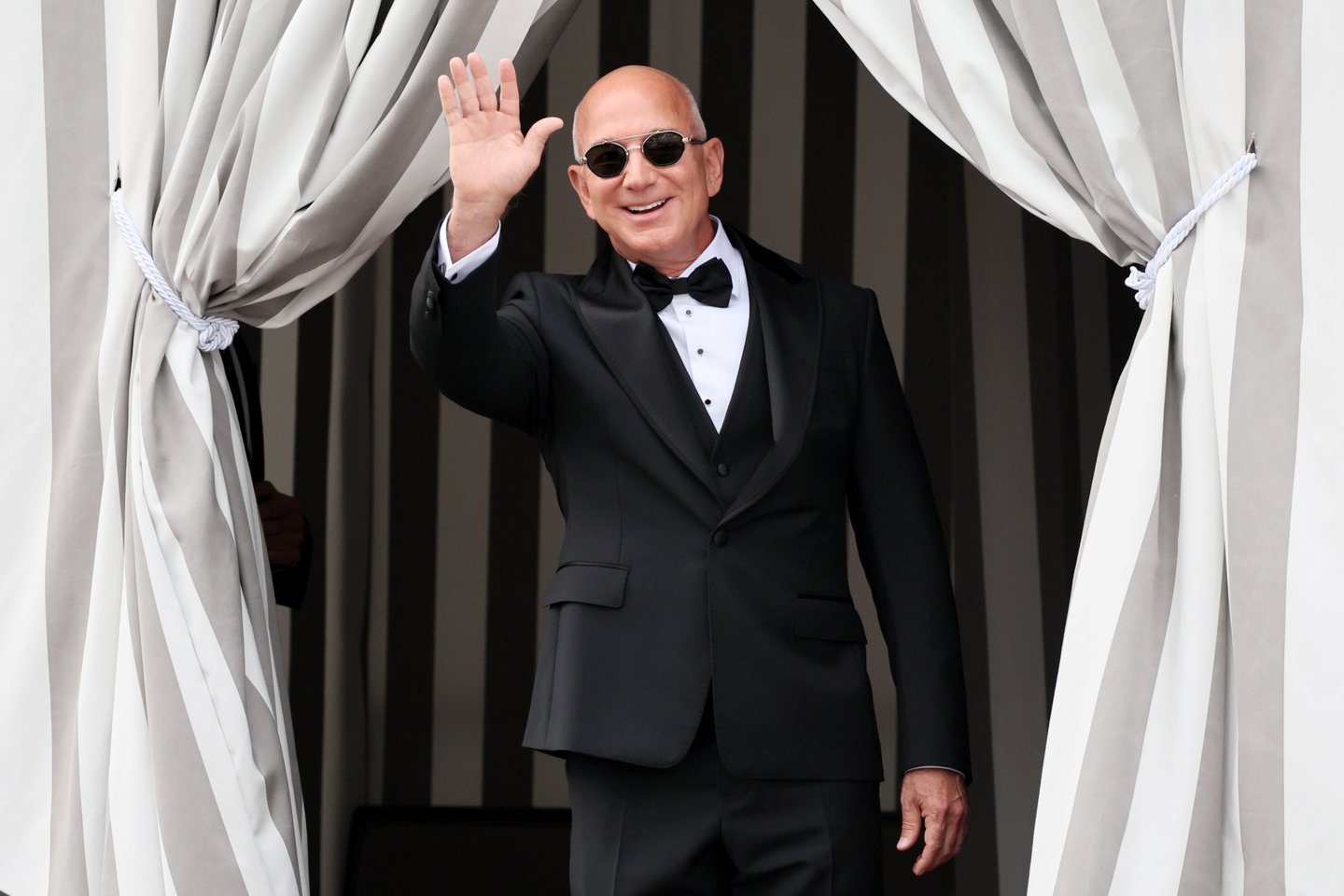 Consórcio de Jeff Bezos compra 38% do Liverpool