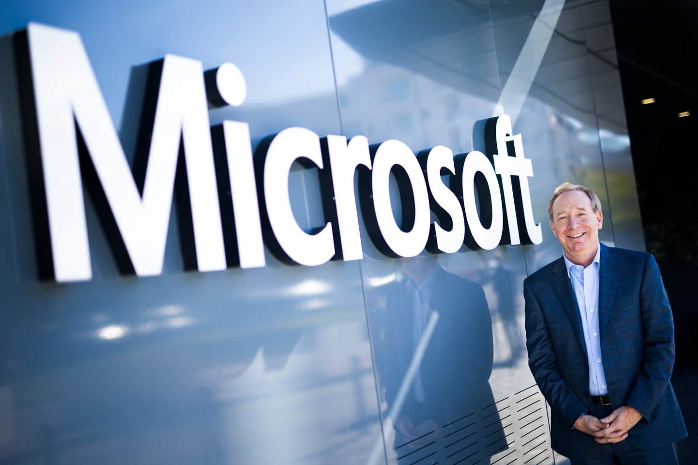 Microsoft. “Máquinas de roupa têm mais regras do que a IA”