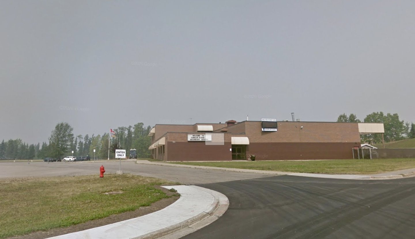 EUA detém suspeito ligado a tiroteio em escola no Canadá